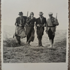 Grup de vanatori romani din perioada interbelica// fotografie