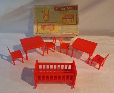 MOBILA PENTRU PAPUSI - Fabrica de mase plastice Viitorul Oradea, anii 1960, jucarie veche romaneasca in cutia originala foto