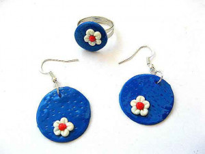 Bijuterii inel si cercei flori alb rosu pe fond albastru fimo 5580 | Okazii. ro