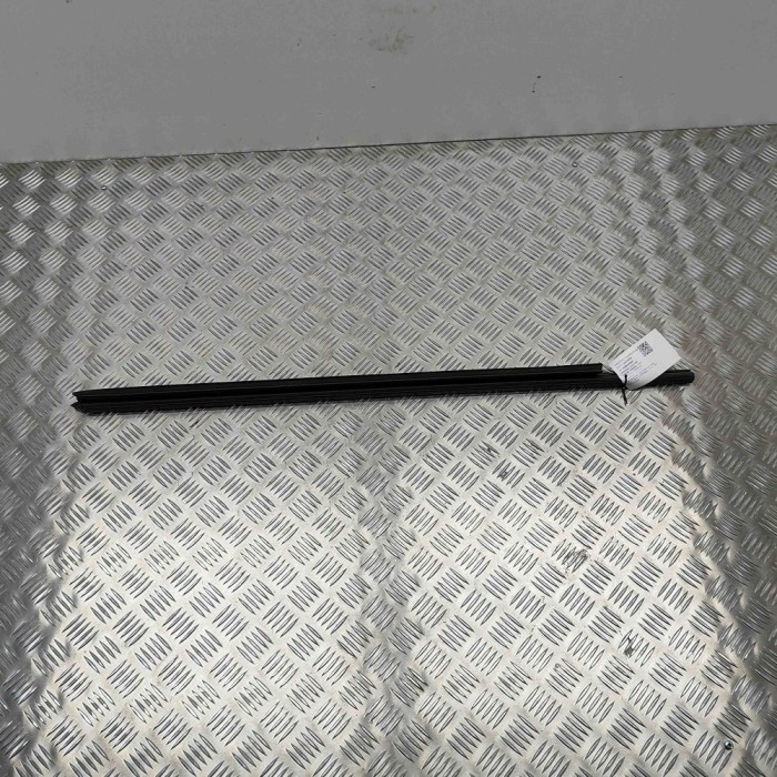 Chedar geam ușă dreapta față PORSCHE CAYENNE 92A 2016 OEM: 7P0837472C