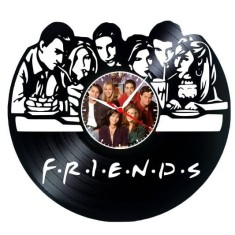 Ceas de perete decorativ &ldquo;F.R.I.E.N.D.S TV Series&rdquo;, realizat din disc de vinil (Vinyl Record Clock), design Central Perk cu gasca de prieteni