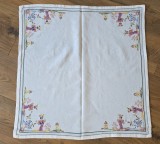 FATA DE MASA VINTAGE DIN BUMBAC CU MODEL CUSUT MANUAL