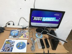 CONSOLA NINTENDO WII + 2 MANETE + 4 JOCURI + ACCESORII foto