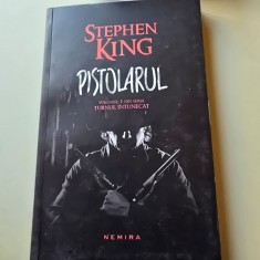 PISTOLARUL-Stephen King, VOL I din Turnul Intunecat