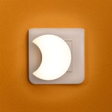 Lampa de veghe cu senzor de lumina, forma luna, 0.5W, Alba calda, pentru priza, CMCLASS