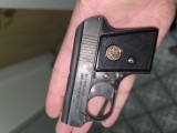 Pistol de semnalizare cu cartuse oarbe neletal