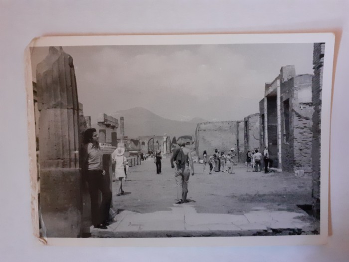 Fotografie dimensiune CP la ruinele antice