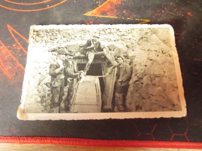 muncitori la gura putului langa vagonet interbelica dim 13x8cm f1 foto