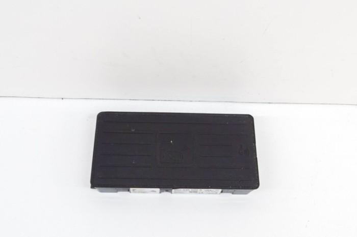 Stație de &icirc;ncărcare wireless AUDI A6 C8 Avant 4A5 2019 OEM: 4K0035502A,10R-058253 | 20301089