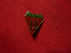 Insigna veche Fotbal - Gloria Buzau ,L= 1,7cm , metal si email