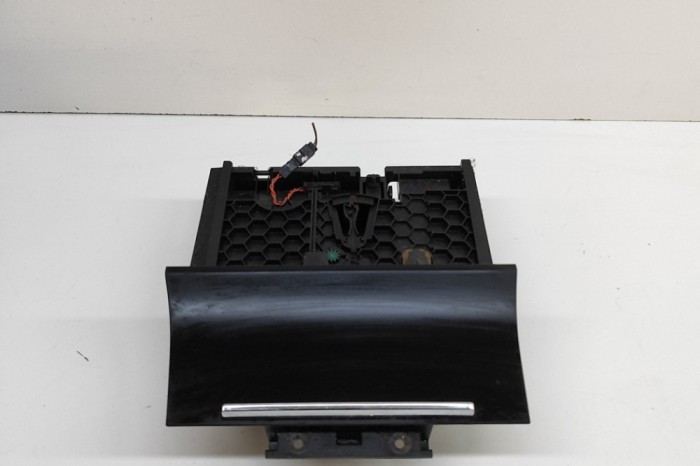 Scrumiera SKODA SUPERB III 3V3 2016 OEM: 3V1863077,3V1863077A,3V2863077,3V2863077A 29502329