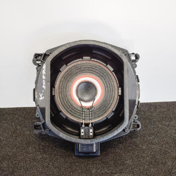 Subwoofer BMW X3 F25 2014 OEM: 9247342430307421480 3072237