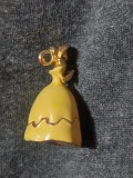Pandantiv rar vintage,,,PRINTESA BELLE,,din FRUMOASA SI BESTIA,,DISNEY rochie galbena din email si detalii aurii.marcaj,bijuterie vintage