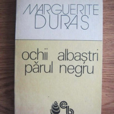 Marguerite Duras - Ochi albaștri părul negru