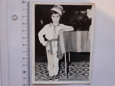 Fotografie cu băiat &amp;icirc;n costum popular 3 foto