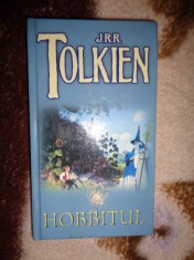 Hobbitul - J.R.R..Tolkien / editura rao, an 2002 ( Predare personala Bucuresti. Nu trimit prin curierat. )
