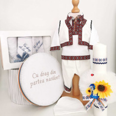 Set Botez Traditional Adi 11 , 4 piese costumas, lumanare, cufar brodat, trusou botez Traditional