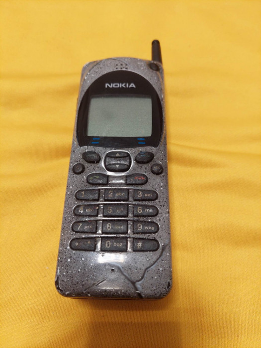 Telefon Mobil ORIGINAL NOKIA NHE-4NX-NETESTAT fara incarcator,TELEFON VECHI Cole