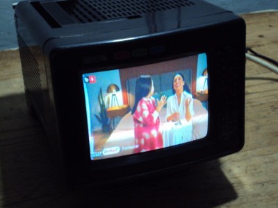 mini televizor color cu radio foto