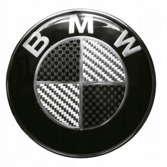 Emblemă cu logo BMW pentru capotă CARBON 82MM 51148132375