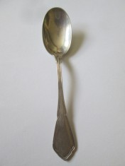 1) Lingurita din argint cu marcaj 800 circa 1920,lungime=101 mm,greutate=8,64 grame