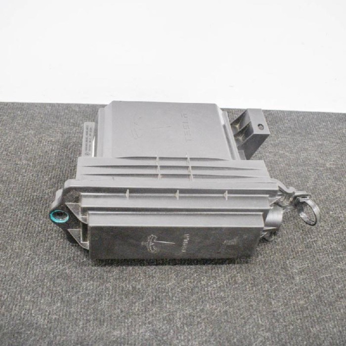 Modul de confort TESLA MODEL X 2016 OEM: 1058358-03-C,1058359-00-B,1047042-00-C | 10043141