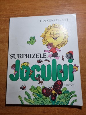 carte pentru copii - surprizele jocului - din anul 1980 foto