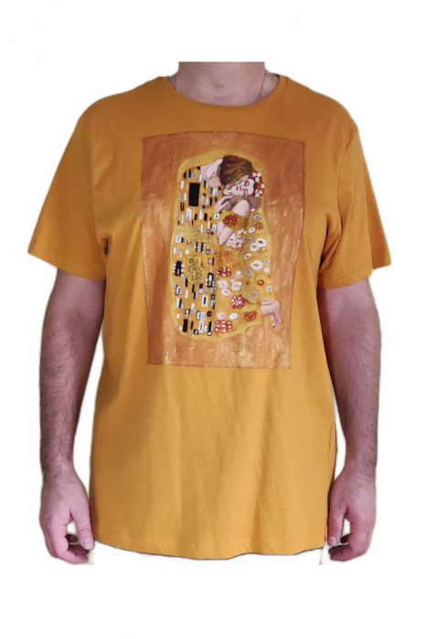 Tricou Unisex pictat manual de RavariuArt, dupa &quot;Sarutul&quot; de Gustav Klimt, XL