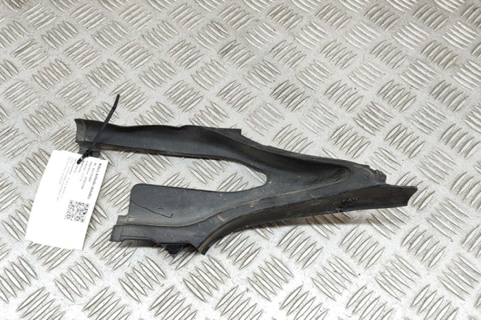 Ornament balama TESLA MODEL X 2016 OEM: 1064603-00-B 27193607