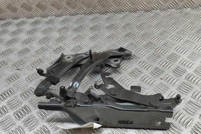 Balama capota st&acirc;nga față AUDI Q5 FY 2024 OEM: 80A823301D | 31955682