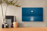Tablou Canvas, "Luna plină deasupra oceanului liniștit", Lună, Ocean, Reflecție, Noapte, Seninătate, Albastru, Calm, Lumină, 39 x 26 cm, CMCLASS