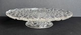 Platou de tort din cristal, cu picior si model fatetat, ornamente fulg de nea si diamant, vintage anii 70