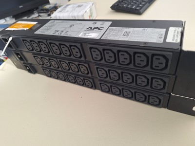 PDU APC AP6020A NetShelter Basic Rack PDU, 0U, 1PH, 3.3kW rack server foto