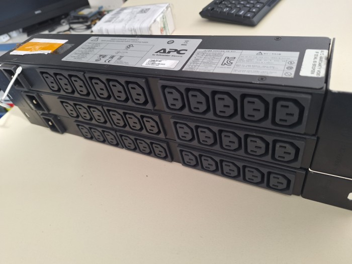 PDU APC AP6020A NetShelter Basic Rack PDU, 0U, 1PH, 3.3kW rack server