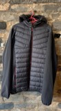 Cumpara ieftin Geaca Barbati Neagra Matlasata Iarna XXL Gluga Fermoar Rosu Buzunare Vatuita Windproof Impermeabila Outdoor