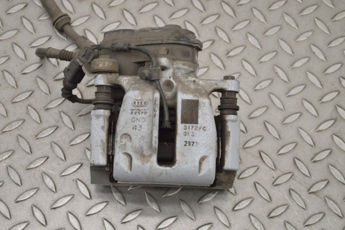 Etrier de fr&acirc;nă dreapta spate PORSCHE MACAN 95B 2015 OEM: 95B615406E 17260815