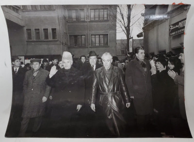 MUNCITORI APLAUDAND DELEGATIA OFICIALA , FOTOGRAFIE DE PRESA , ANII &amp;#039; 70 foto