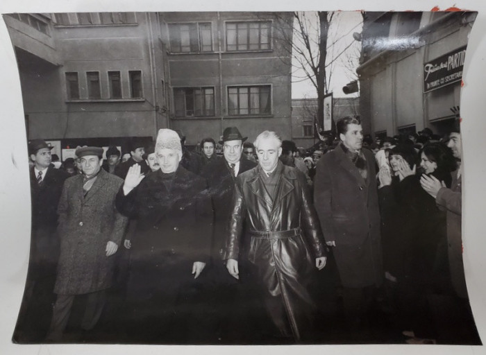 MUNCITORI APLAUDAND DELEGATIA OFICIALA , FOTOGRAFIE DE PRESA , ANII &#039; 70