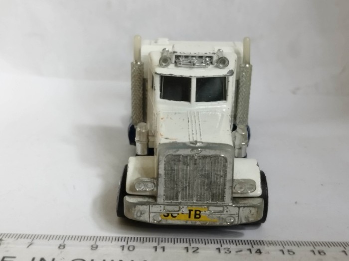 bnk jc Matchbox Super Kings Peterbilt Truck - K-31