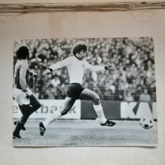 Paul Breitner - fotografie de presa 1982 in tricoul nationalei Germania de vest