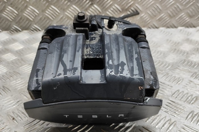 Etrier de fr&acirc;nă dreapta față TESLA MODEL X 2020 OEM: 1007795-00-C,1078542-00-B 29263539