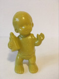 Jucarie veche vintage figurina bebe bebelus, vinil galben, 10 cm