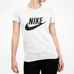 Tricouri de Dama Nike Classic Slim Fit - Model 2020 - Tricouri din bumbac 100% foto