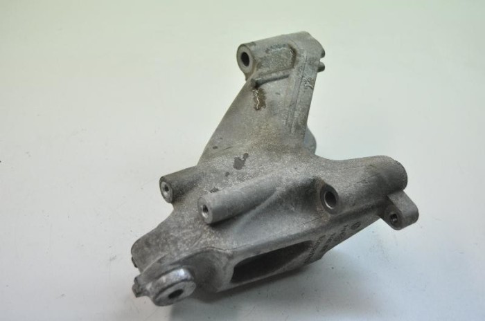 Suport motor st&acirc;nga VW CRAFTER 30-50 Furgon 2E_ 2014 OEM: 03L199307A | 3004233