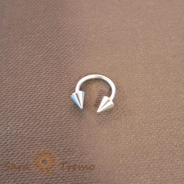 Piercing Potcoava Titan cu Sageti Mari