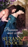 Pasiunea unui scotian | Suzanne Enoch, Litera