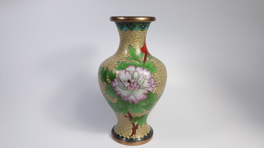 J Vaza de alama Cloisonne chinezeasca lucrata manual in email China, veche  18 cm | Okazii.ro