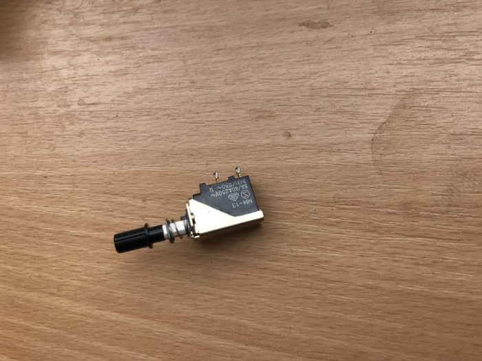 intrerupator retea amplificator