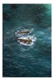 Tablou Canvas, "Pietre &icirc;nspumate &icirc;n largul mării", Albastru, Valuri, Rocă, Spumă, Ocean, Reverb, Apă, Textură, 26 x 39 cm, CMCLASS