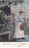 Barbat la balcon privind o femeie (circulata 1906)